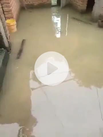 चौपारण: चपरी गांव में जलभराव, कृष्णा सिंह का घर डूबा; ग्रामीण परेशान