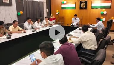 रामपुर: जिलाधिकारी ने 2 अक्टूबर की तैयारी को लेकर जिलाधिकारी सभागार में जिले के अधिकारियों के साथ बैठक कर दिए जरूरी निर्देश