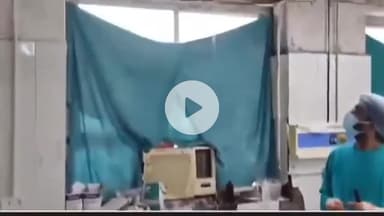 पटना ग्रामीण: पीएमसीएच ओटी में सर्जरी के दौरान प्लास्टर गिरा, डॉक्टर ने वीडियो वायरल किया