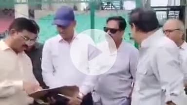 कानपुर: ग्रीन पार्क स्टेडियम में आगामी मैच की तैयारी को लेकर नोडल अधिकारी, सीएमओ और केसीएम अध्यक्ष ने किया निरीक्षण