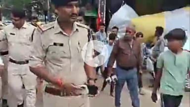 बासोदा: बासौदा पुलिस ने निकाला आरोपी का जुलूस, पुलिसकर्मी पर हमले के बाद आरोपी बोला- अब अपराध करना पाप है, पुलिस हमारी बाप है