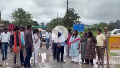 केशकाल: विधायक और कलेक्टर ने केशकाल मुख्य मार्ग का किया निरीक्षण, निर्माण कार्य शुरू करने के लिए दिए आवश्यक दिशा निर्देश