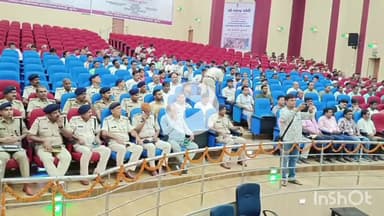 मुंगेर: दुर्गा पूजा, रावण दहन और प्रतिमा विसर्जन को लेकर डीएम और एसपी ने पुलिस पदाधिकारियों के साथ की बैठक