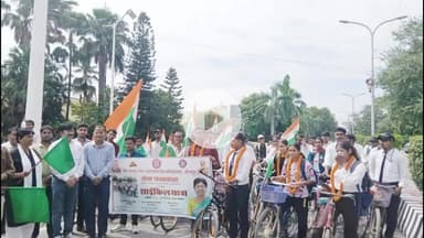 जौनपुर: स्वयंसेवकों ने 'विकसित भारत 2047' थीम पर निकाली साइकिल यात्रा