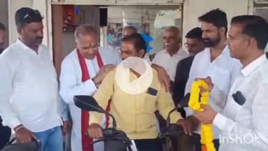 नीमच नगर: pGST कम होने से पिपलिया मंडी में बाइक खरीदार को ₹7 हजार की बचत, सांसद सुधीर गुप्ता ने की क्रेता से चर्चा