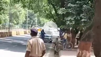 पटना ग्रामीण: पटना एयरपोर्ट के पास अमित शाह के काफिले में घुसी कार, सुरक्षा में हुई चूक