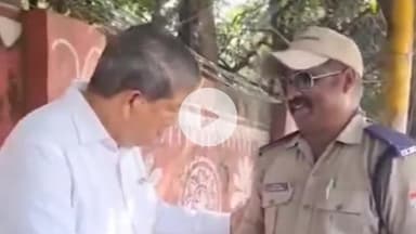 देहरादून: पूर्व सीएम हरीश रावत ने ईसी रोड में शानदार कार्य के लिए होमगार्ड जोगेंद्र कुमार को सम्मानित किया