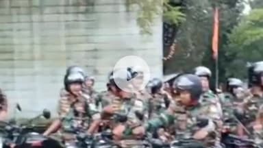 कांके: एसएसपी राकेश रंजन ने रांची के विभिन्न दुर्गा पूजा पंडालों का बाइक से किया निरीक्षण