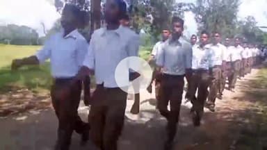 सिमडेगा: राष्ट्रीय स्वयंसेवक संघ के शताब्दी वर्ष पर कुल्लूकेरा गांव में स्वयंसेवकों ने निकाली पथ संचलन