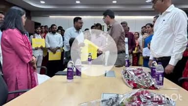 आरा: DM तनय सुल्तानिया की अध्यक्षता में अनुकंपा के आधार पर चयनित अभ्यर्थियों को नियुक्ति पत्र का वितरण किया गया