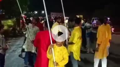 बीना: स्टेशन रोड स्थित जटाशंकर मंदिर से निकाली गई चुनरी यात्रा, बड़ी संख्या में श्रद्धालु हुए शामिल