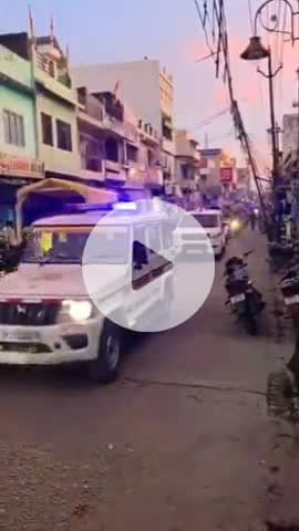 बीसलपुर: बरेली हिंसा के बाद पूरनपुर में पुलिस अलर्ट, सड़कों पर गश्त करते हुए गुजरा पुलिस का काफिला