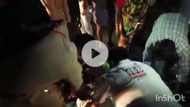 ఐనవోలు: పంతిని శివారు వరంగల్ ఖమ్మం జాతీయ రహదారిపై ఆగి ఉన్న గ్రెనేడ్ లారీని ఆటో ఢీకొట్టిన ఘటనలో ఇద్దరికి తీవ్రగాయాలు