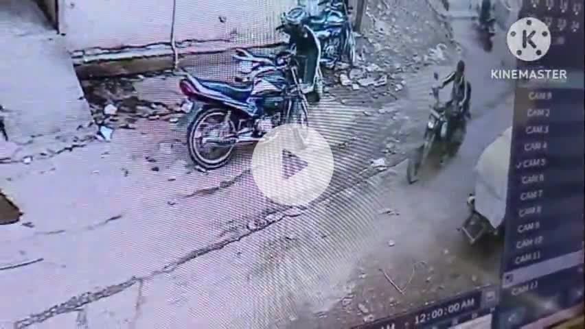 रघुराजनगर नगरी: ईदगाह चौक से बाइक हुई चोरी, CCTV कैमरे में क़ैद हुआ चोर, चोर की तलाश में पुलिस
#बाइक #चोरी #cctv #camera #police