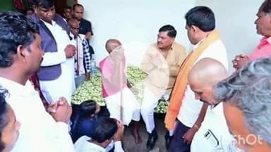 बेमेतरा: हरदी में खाद्य मंत्री दयाल दास बघेल ने हत्या की घटना को दुखद बताया, मृतक के परिजनों से की सौजन्य मुलाकात