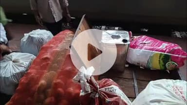 लाडपुरा: कोटा स्टेशन पर वाणिज्य विभाग ने की आकस्मिक जांच, अनियमितताओं पर की कार्रवाई