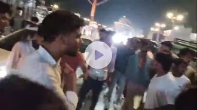 झांसी: बस स्टैंड पर तेज रफ्तार कार ने खड़ी स्कूटी में मारी टक्कर, स्कूटी सवार हुआ घायल, राहगीर ने किया वीडियो वायरल