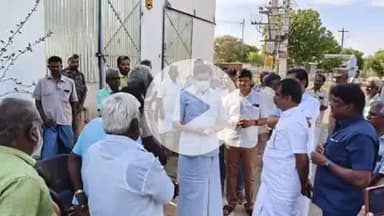 காங்கேயம்: கரூரில் விஜய் கூட்டத்தில் உயிரிழந்த வெள்ளகோவில் பகுதியைச் சேர்ந்த இருவரின் உடலுக்கு அமைச்சர் சாமிநாதன் அஞ்சலி செலுத்தினார்
