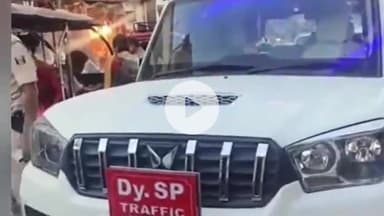 आरा: आरा में दुर्गा पूजा को लेकर निकाला गया फ्लैग मार्च, जिसमें डीएसपी ट्रैफिक, डीएसपी, एसडीएम आरा C.O सहित कई अधिकारी शामिल