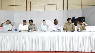 सासाराम: सासाराम के मल्टीपरपज हॉल में रविवार को 5:30 बजे दुर्गा पूजा को लेकर की गई ब्रीफिंग