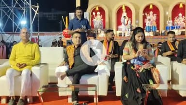 ગાંધીનગર: ગાંધીનગર સે-11ખાતે યોજાઈ રહેલા કેસરિયા ગરબાની રમઝટ જોવા પહોંચ્યા ગૃહરાજ્યમંત્રી હર્ષ સંઘવી