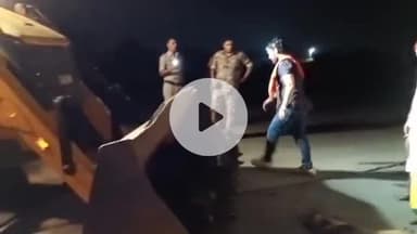 गोपद बनास: सीधी जिले के बाईपास पर 10 दिनों में 13 मवेशियों की मौत, शिव सैनिकों ने जताया विरोध