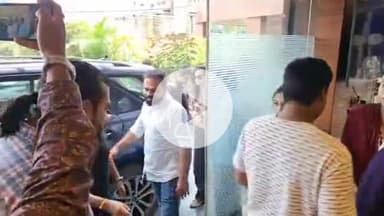 मेदिनीनगर (डालटनगंज): बॉलीवुड स्टार डेजी शाह पहुंची मेदिनीनगर, पलामू चैंबर ने किया स्वागत, डांडिया महोत्सव में लेंगी भाग