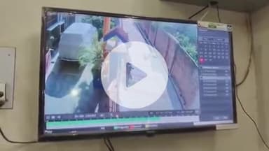 बहराइच: बक्शीपुरा चांदमारी में चोरी की नोटिस चिपकाने के आरोप में युवक को लोगों ने पकड़ा, पुलिस के हवाले किया