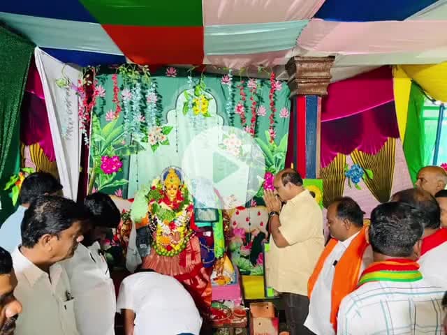 మెదక్: లక్ష్మాపూర్ పర్వతాపూర్ లో దేవి శరన్నవరాత్రి ఉత్సవాల్లో పాల్గొన్న టిఆర్ఎస్ రాష్ట్ర నాయకుల కంటారెడ్డి తిరుపతి రెడ్డి