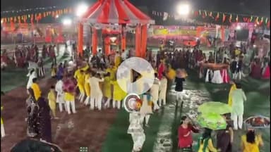 खंडवा नगर: खंडवा में बारिश से मौसम हुआ सुहाना, गोल्डन ग्रुप का केसरिया गरबा बना आकर्षण