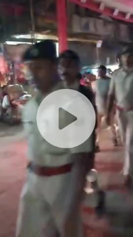 दशहरा पर्व शांतिपूर्ण माहौल में मनाने को लेकर थानाध्यक्ष सोनू कुमार के नेतृत्व में फ्लैग मार्च निकाला गया।