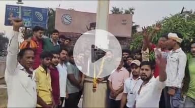 हाथरस: आगरा रोड स्थित शहीद स्मृति स्थल पर विश्व हिंदू परिषद और बजरंग दल ने शहीद भगत को दी श्रद्धांजलि