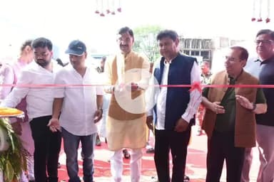 रातू: रक्षा राज्य मंत्री संजय सेठ ने अंकित ट्रेडर्स नामक व्यावसायिक संस्थान का उद्घाटन किया!