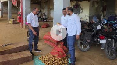 रामपुर: रविवार को नवरात्रि व दशहरा के मद्देनजर खाद्य सुरक्षा विभाग ने सिविल लाइन क्षेत्र में की छापेमारी