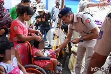 পাঁচলা: পানিয়াড়াতে জেলা পুলিশের পুলিশ লাইন থেকে বিশেষভাবে সক্ষম শিশুদের নিয়ে অনুষ্ঠিত হলো পূজা পরিক্রমা