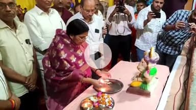 शाहबाद: बाल रामलीला चौक में उच्च शिक्षा राज्य मंत्री रजनी तिवारी ने किया आरती पूजन