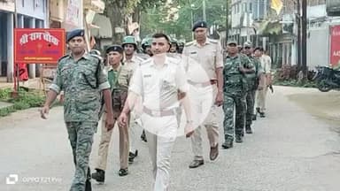 डोमचांच: डोमचांच में दुर्गा पूजा को लेकर निकाला गया फ्लैग मार्च