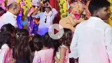 कप्तानगंज: कुशीनगर में नवरात्रि सप्तमी पर खुले दुर्गा मां के नेत्र, जयकारों से गूंजा शहर, गाँव व बाजार, चाक-चौराहा