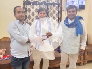 आज प्रदेश अध्यक्ष जौहर आजाद जी के हाथों, पटना सिटी 60 नंबर वार्ड निवासी हमारे प्रिय मित्र दीपक कुमार जी ने राष्ट्रीय अध्यक्ष बड़े भाई चंद्रशेखर आजाद जी से प्रभावित होकर आज आजाद समाज पार्टी काशीराम का सदस्यता लिया