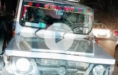 ଆଠଗଡ: ଆଠଗଡ ଥାନା ଅନ୍ତର୍ଗତ ଜେନାପଦା ଛକରେ ରବିବାର ଦୁଇ ଗାଡ଼ି ମୁହାଁ ମୁହିଁ ଧକ୍କା ହୋଇଥିବା ବେଳେ ଗାଡ଼ିରେ ଥିବା ଯାତ୍ରୀ ସୁରକ୍ଷିତ ରହିଛନ୍ତି