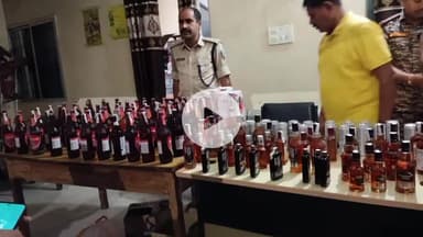 नामकुम: नामकुम थाना क्षेत्र में पुलिस ने एक दुकान पर छापा मारकर बीयर और अंग्रेजी शराब ज़ब्त की