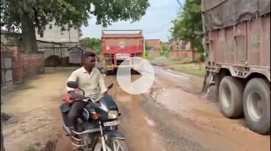 गाज़ीपुर: चांड़ीपुर ग्राम सभा में चोचकपुर से नंदगंज जाने वाली सड़क पर भारी वाहनों के आवागमन से हुए गड्ढे, लोग बेहाल