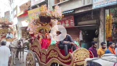 अमरोहा: नगर में आकर्षक झांकियों के साथ निकाली गई महाराजा अग्रसेन जी की शोभायात्रा