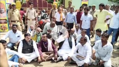 प्रतापगढ़: सामाजिक न्याय और प्रतिनिधित्व सम्मेलन पर प्रशासन ने लगाई रोक, प्लाजा पैलेस के सामने धरना, लगे मुर्दाबाद के नारे