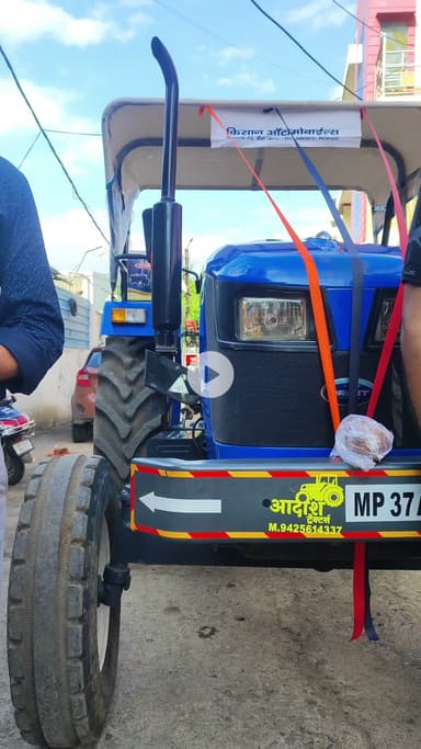 “डिलीवरी के साथ खुशियों की सौगात – 7% GST छूट सिर्फ प्रीत ट्रैक्टर पर।” आदीश ट्रैक्टर्स बीना