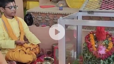बक्सर: चेन्नई गुरुकुल के 10 वर्षीय अंश उपाध्याय ने गोला बाजार पंडाल में किया यजुर्वेद पाठ, भक्तिमय हुआ माहौल