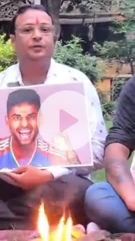 कानपुर: भारत और पाकिस्तान के बीच एशिया कप का फाइनल मुकाबला, क्रिकेट प्रेमियों ने किया हवन