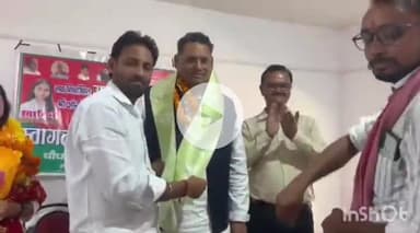 छिबरामऊ: असलताबाद की छात्रा ने दिल्ली विश्वविद्यालय छात्रसंघ चुनाव में उपाध्यक्ष पद पर जीत हासिल की, पूर्व विधायक ने किया सम्मानित