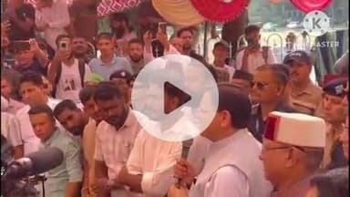 देहरादून: देहरादून में युवाओं के धरना स्थल पर पहुंचे मुख्यमंत्री पुष्कर सिंह धामी, पेपर लीक मामले में सीबीआई जांच की दी संस्तुति