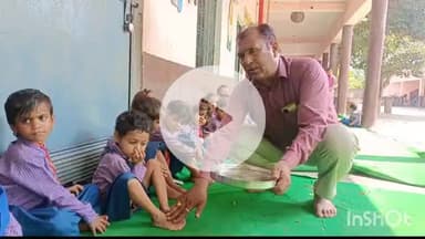 बिधूना: सहायल क्षेत्र के सेंट एस एन पब्लिक स्कूल में विद्यालय प्रबंधक द्वारा कन्या भोज के साथ मां दुर्गा की झांकियां निकाली गईं